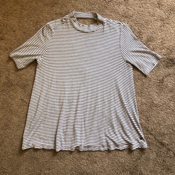 American Eagle Mock neck top with Cutout In back - Picture 3 of 4